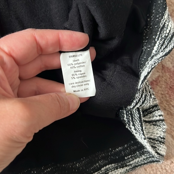 Slate & Willow Cap Sleeve V-neck Women's Dress - Picture 10 of 14